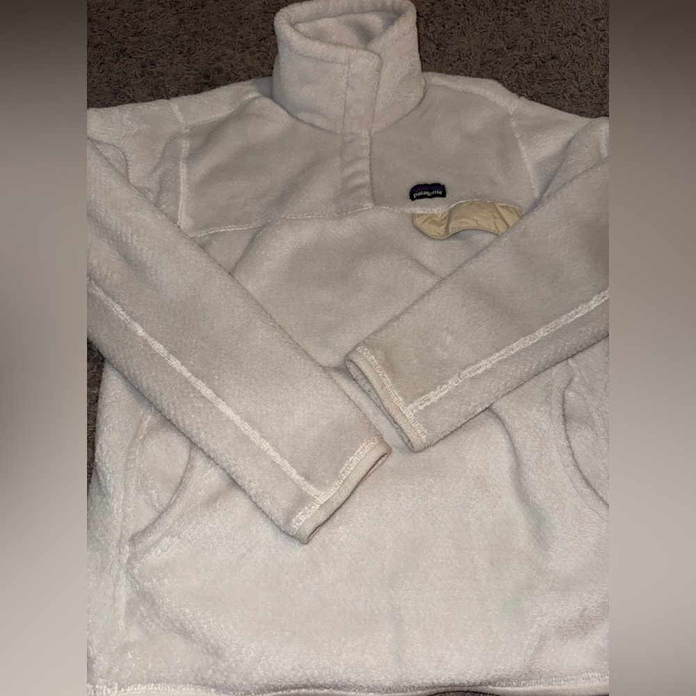 Patagonia Women’s pullover size large cream off white collared polyester soft